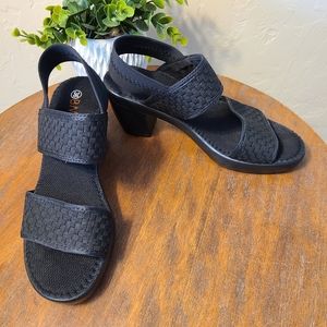 Bernie Mev. Black Double Strap Sandals Size EU 36 / US 5